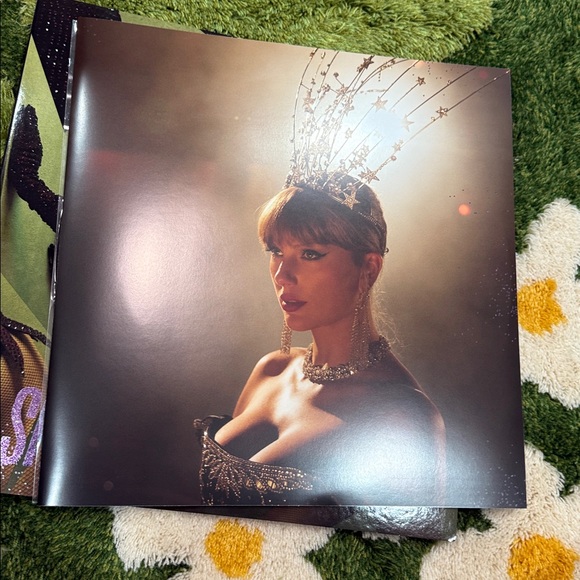 Shiny Bug Collection Violet Shimmer Marbled Vinyl Life of Showgirl Taylor Swift - Picture 9 of 9